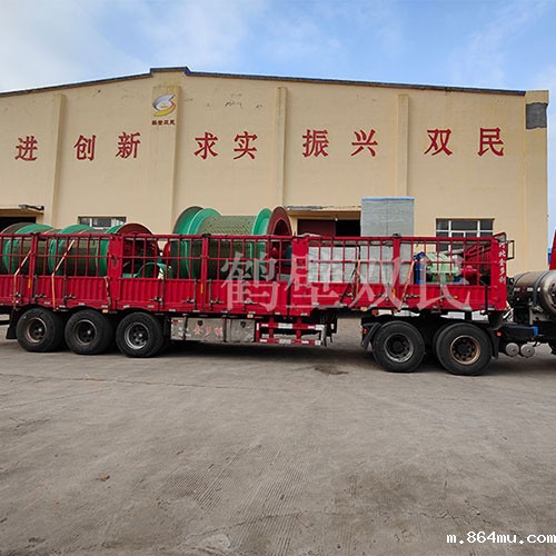 双筒1.6米，单筒2米矿井提升机发货。